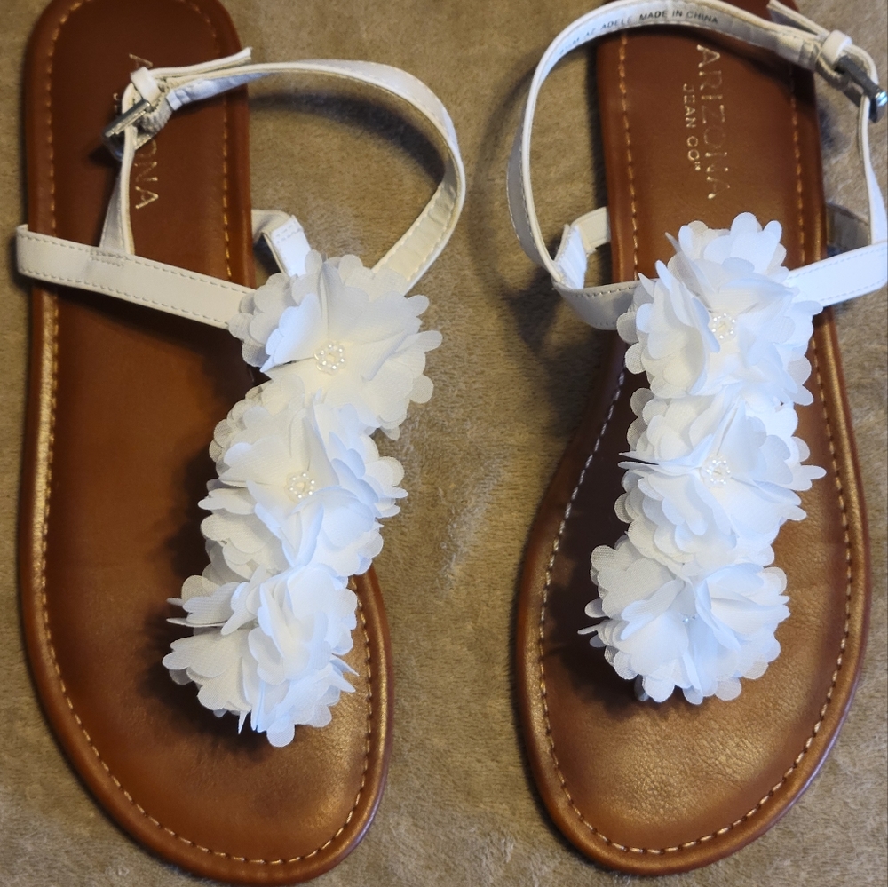 Arizona White Flower Sandals - Size 8.5